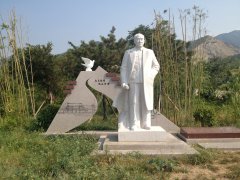 艺术碑雕|青山绿水间，傅作义将军纪念碑熠熠生辉